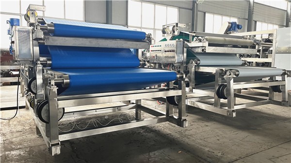 2臺帶式壓榨機完工發(fā)走啦！