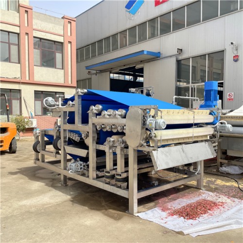 某食品廠訂購的1臺(tái)帶式果蔬榨汁機(jī)，試機(jī)檢驗(yàn)合格準(zhǔn)備發(fā)貨！