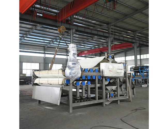 陜西客戶訂購1臺帶式壓榨機