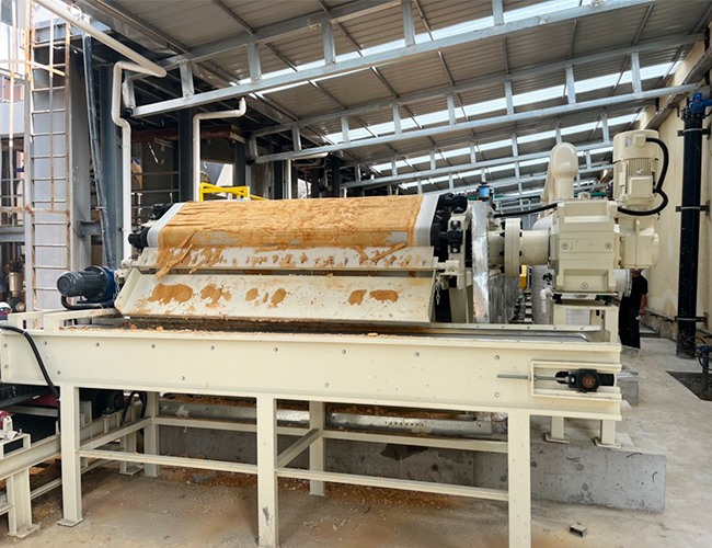 橡膠帶式真空過濾機(jī)，唐山客戶硫酸鈣脫水投入使用！