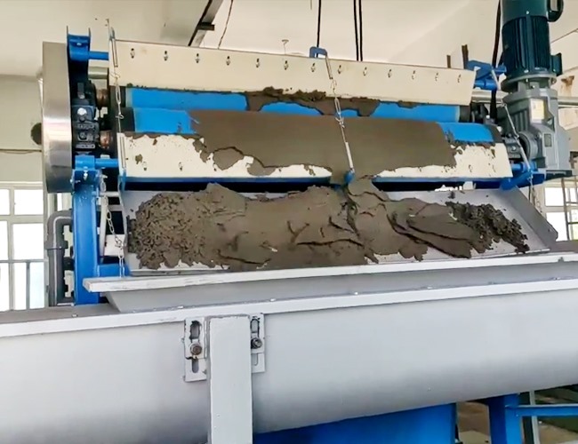 內(nèi)蒙古客戶定制的，帶式濃縮脫水一體機(jī)順利投入使用