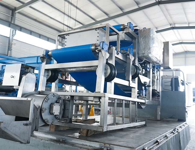 山東萊陽客戶梨子榨汁訂購的帶式壓榨機發(fā)貨啦！