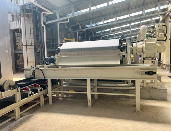 橡膠帶式真空過濾機(jī)